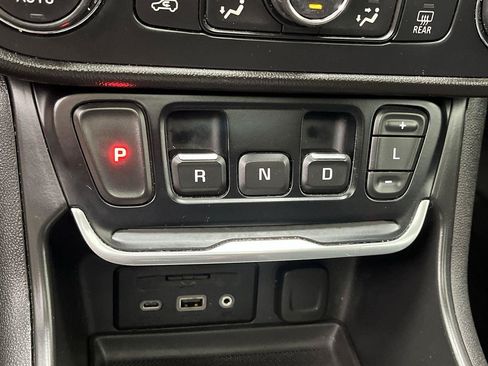 Used 2019 GMC Terrain Denali w/ Advanced Safety Package AWD/4WD image 25