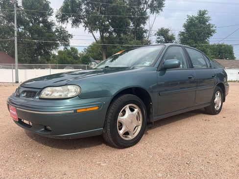 Used 1998 Oldsmobile Cutlass GLS FWD image 3