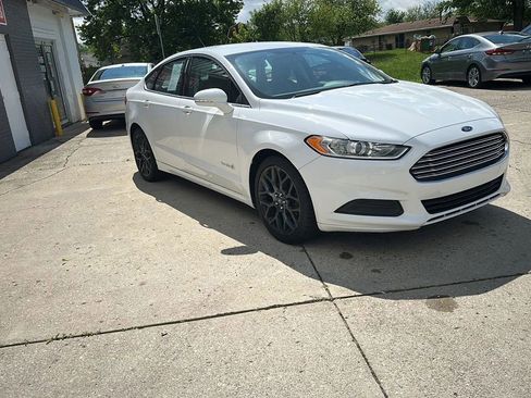 Used 2014 Ford Fusion SE FWD image 7