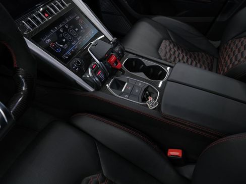 Used 2021 Lamborghini Urus AWD/4WD image 29