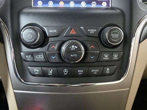 Used 2021 Jeep Grand Cherokee Laredo image 29