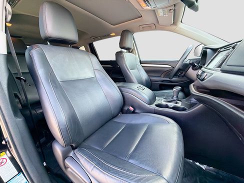 Used 2016 Toyota Highlander XLE AWD/4WD image 14