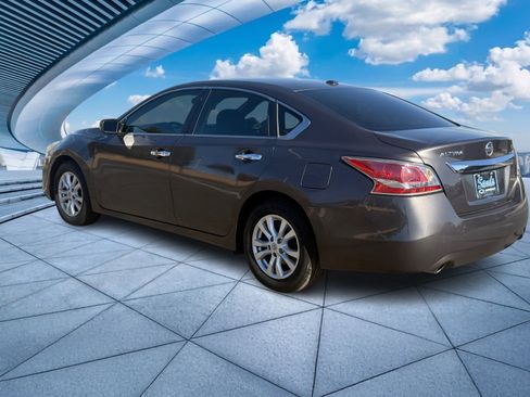 Used 2014 Nissan Altima 2.5 S w/ Sport Value Package image 7