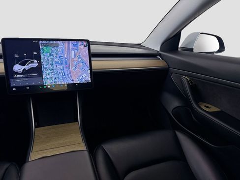 Used 2020 Tesla Model 3 Standard Range Plus image 19