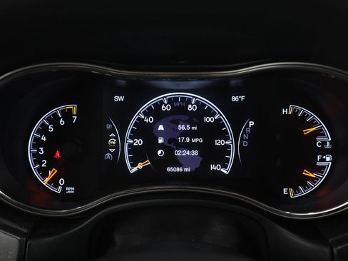 Used 2018 Jeep Grand Cherokee Altitude AWD/4WD image 24