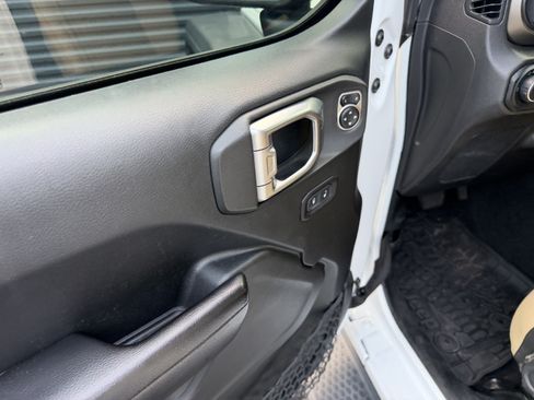 Used 2019 Jeep Wrangler Unlimited Sport S AWD/4WD image 19