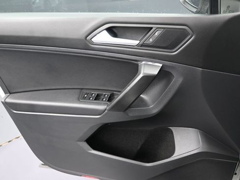 Used 2021 Volkswagen Tiguan SE FWD image 10