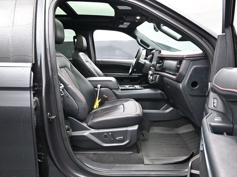 Used 2023 Ford Expedition Limited image 25