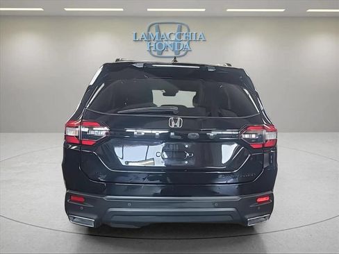 Used 2025 Honda Pilot Black Edition image 4