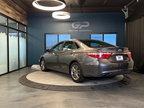 Used 2016 Toyota Camry SE image 5