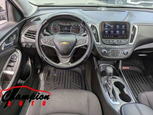Used 2022 Chevrolet Malibu LT FWD image 18