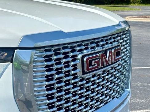 Used 2021 GMC Yukon Denali AWD/4WD image 13