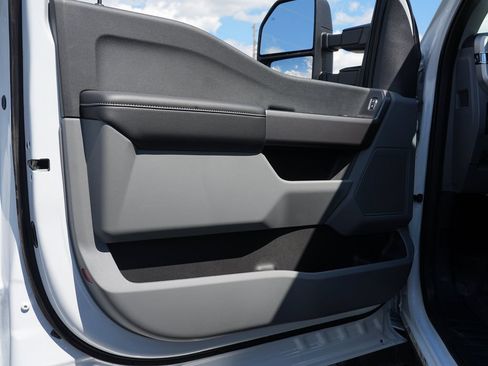 Used 2025 Ford F550 4x4 Crew Cab image 16