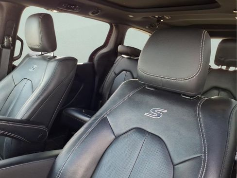 Used 2020 Chrysler Pacifica Touring-L Plus w/ Advanced Safetytec Group image 14