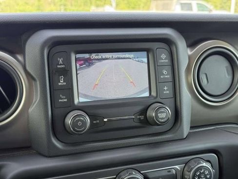 Used 2018 Jeep Wrangler Unlimited Sport S AWD/4WD image 24