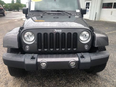 Used 2018 Jeep Wrangler Unlimited Sahara w/ Dual Top Group AWD/4WD image 27