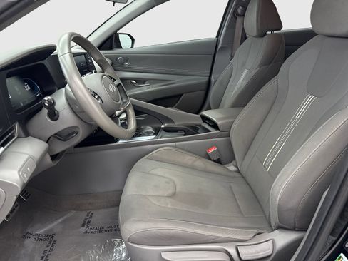 Used 2025 Hyundai Elantra Sport FWD image 17