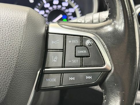 Used 2021 Toyota Highlander XSE image 16