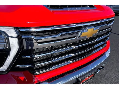 Used 2024 Chevrolet Silverado 2500 LTZ AWD/4WD image 31