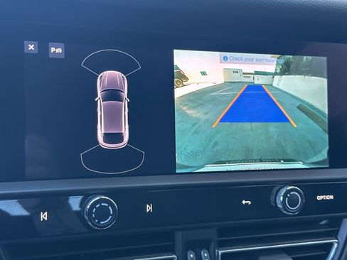 Certified 2024 Porsche Macan AWD/4WD image 19