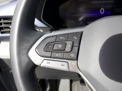 Used 2023 Volkswagen Taos SE w/ Panoramic Sunroof Package image 17