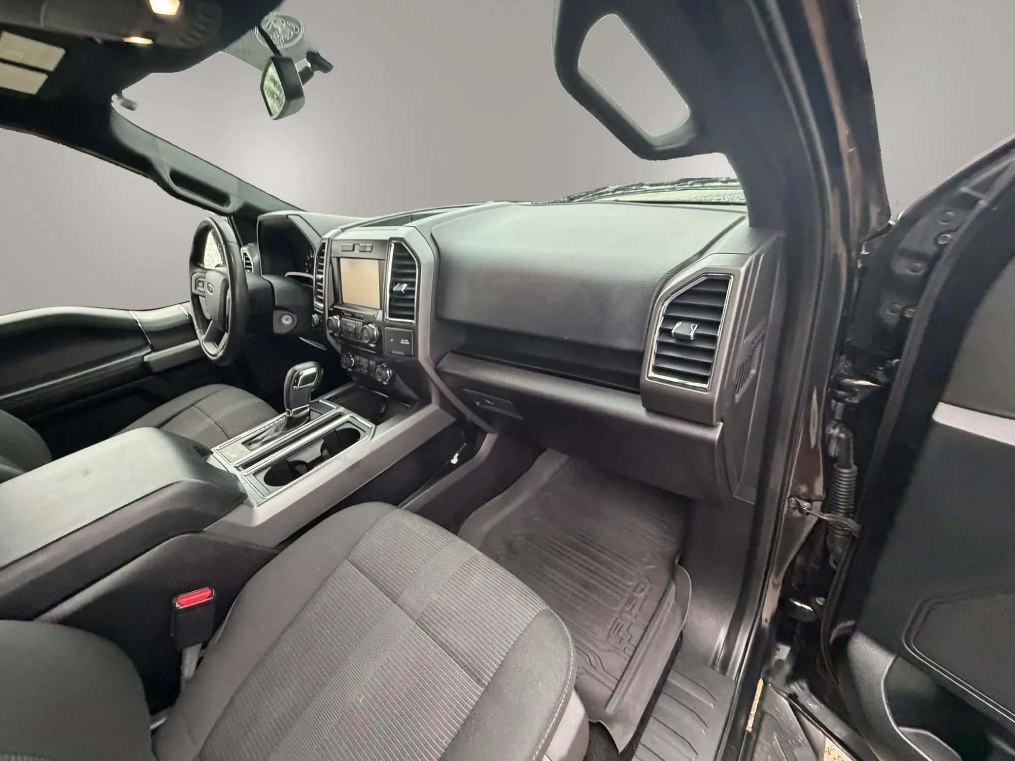 Used 2015 Ford F150 XLT w/ Equipment Group 302A Luxury AWD/4WD image 15