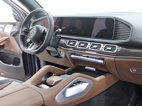 Used 2024 Mercedes-Benz GLS 63 AMG 4MATIC image 37