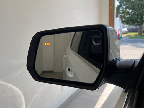 Used 2023 Chevrolet Traverse LT FWD image 57
