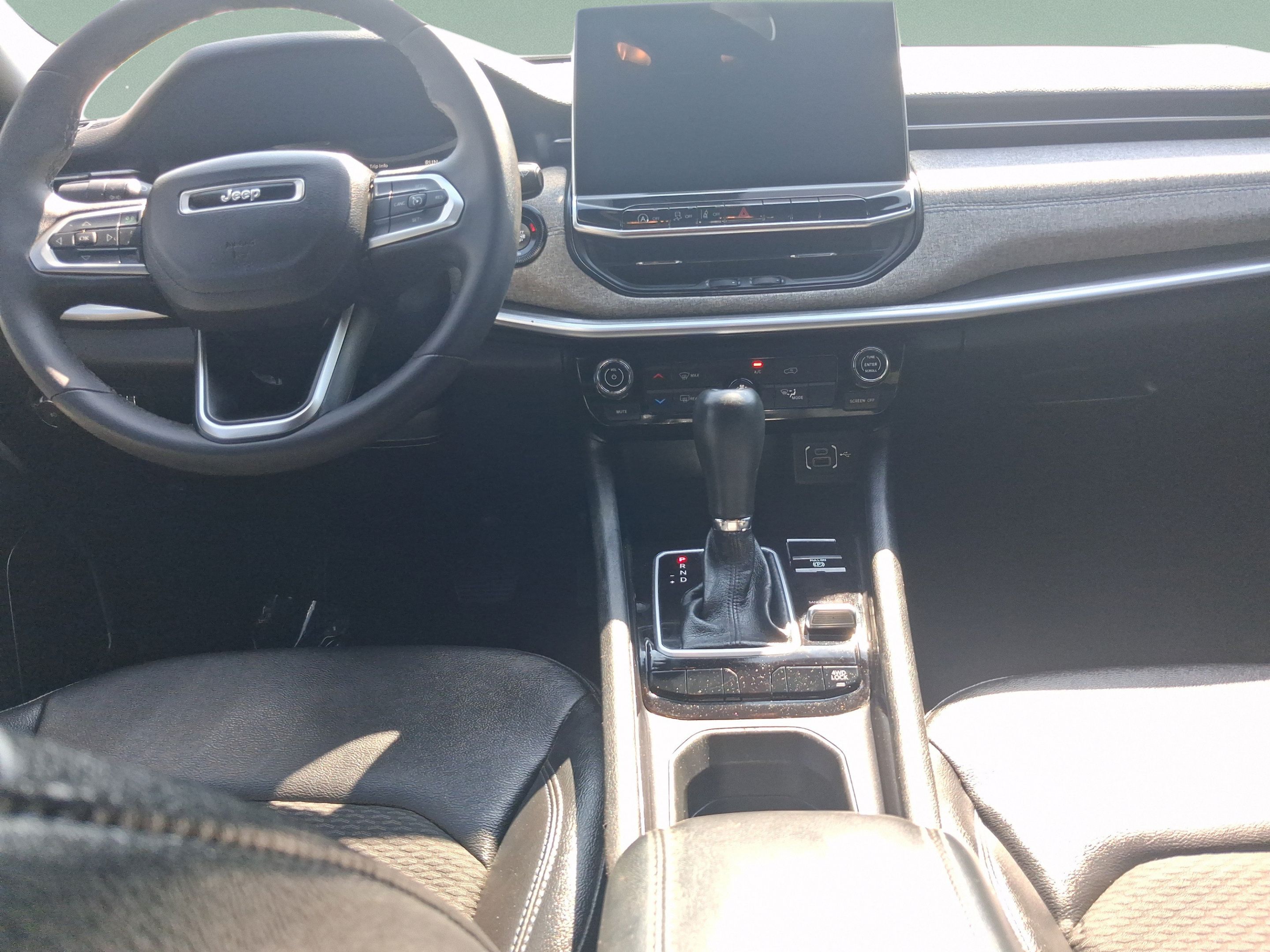 Used 2024 Jeep Compass Latitude AWD/4WD image 14