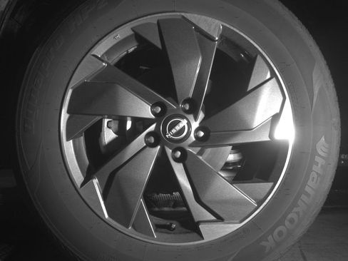 Used 2025 Nissan Rogue SV AWD/4WD image 9