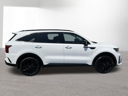 Certified 2023 Kia Sorento SX AWD/4WD image 2