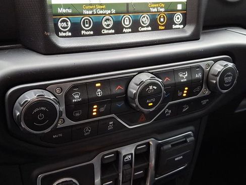 Used 2020 Jeep Wrangler Unlimited Sahara image 17