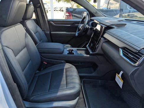 New 2026 GMC Acadia Elevation w/ Elevation Premium Package FWD image 41