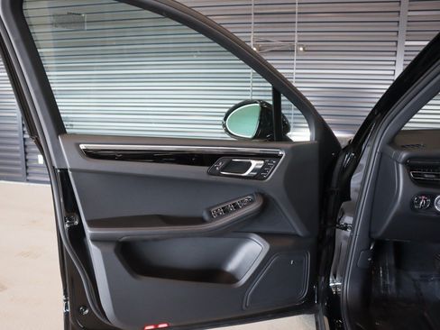 Used 2026 Porsche Macan AWD/4WD image 24