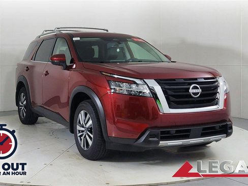 Used 2024 Nissan Pathfinder SL image 1