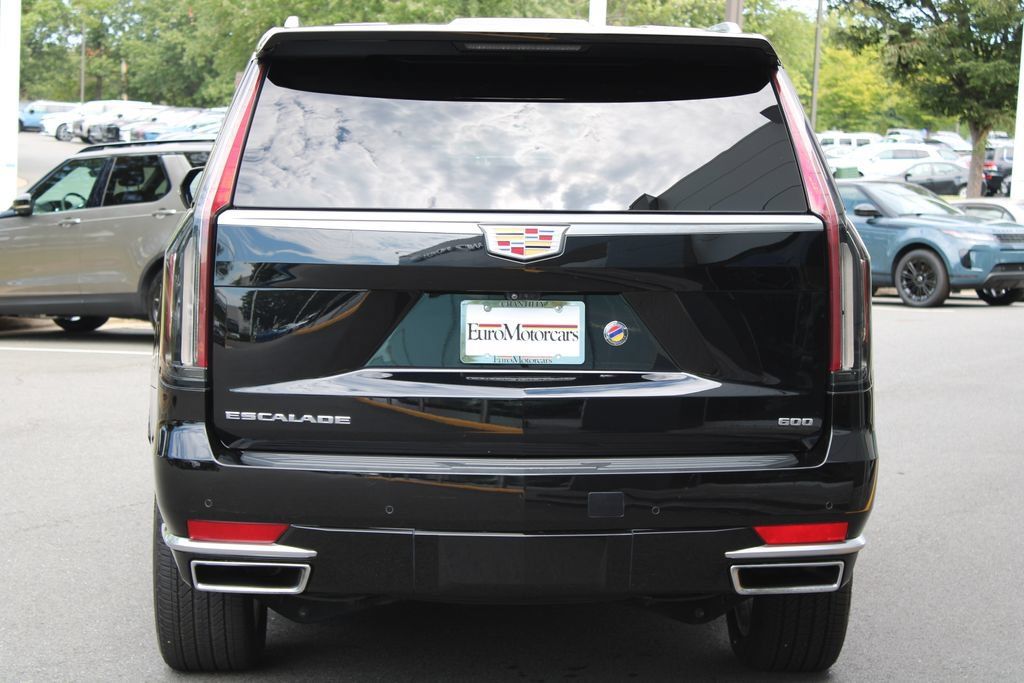 Used 2021 Cadillac Escalade Premium Luxury AWD/4WD image 4