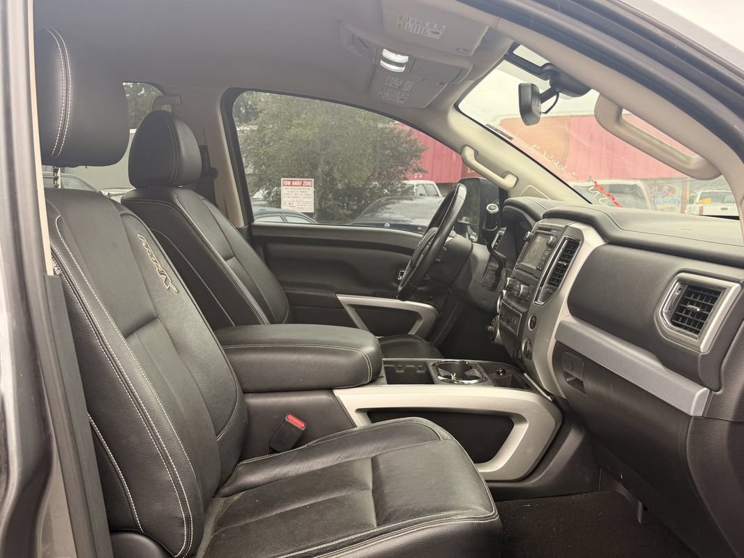 Used 2018 Nissan Titan PRO-4X w/ Pro-4x Convenience Package AWD/4WD image 15