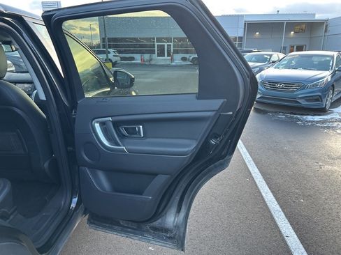 Used 2015 Land Rover Discovery Sport HSE image 17