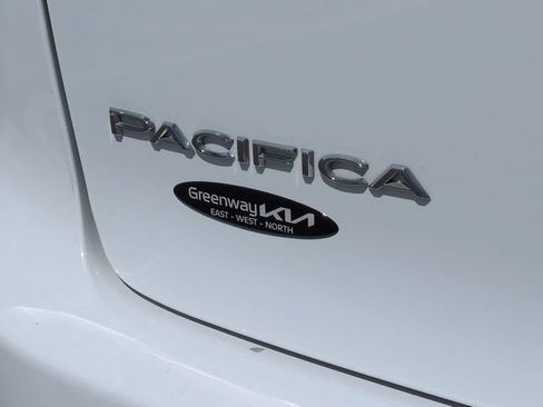Used 2024 Chrysler Pacifica Limited FWD image 34