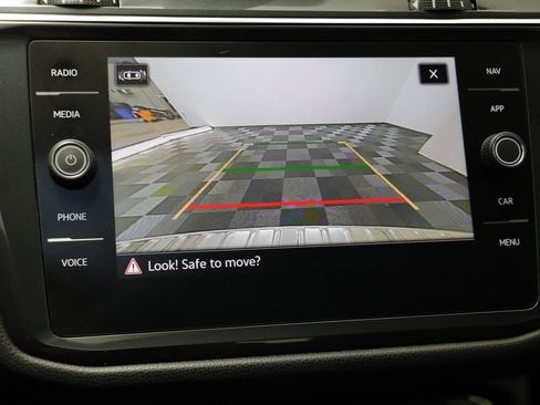 Used 2022 Volkswagen Tiguan SEL R-Line image 11