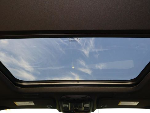 Used 2023 Cadillac Escalade Premium Luxury AWD/4WD image 16