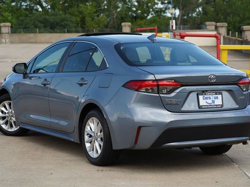 Used 2022 Toyota Corolla XLE FWD image 3