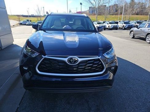 Used 2025 Toyota Highlander XLE image 8