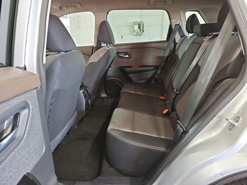 Used 2023 Nissan Rogue SV image 11