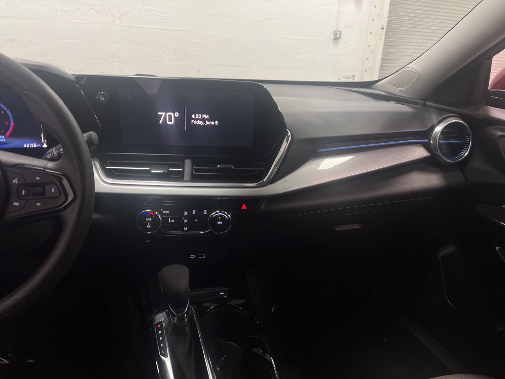 Used 2024 Chevrolet Trax LT FWD image 17
