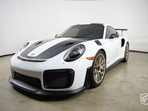 Used 2018 Porsche 911 GT2 RS RWD image 4