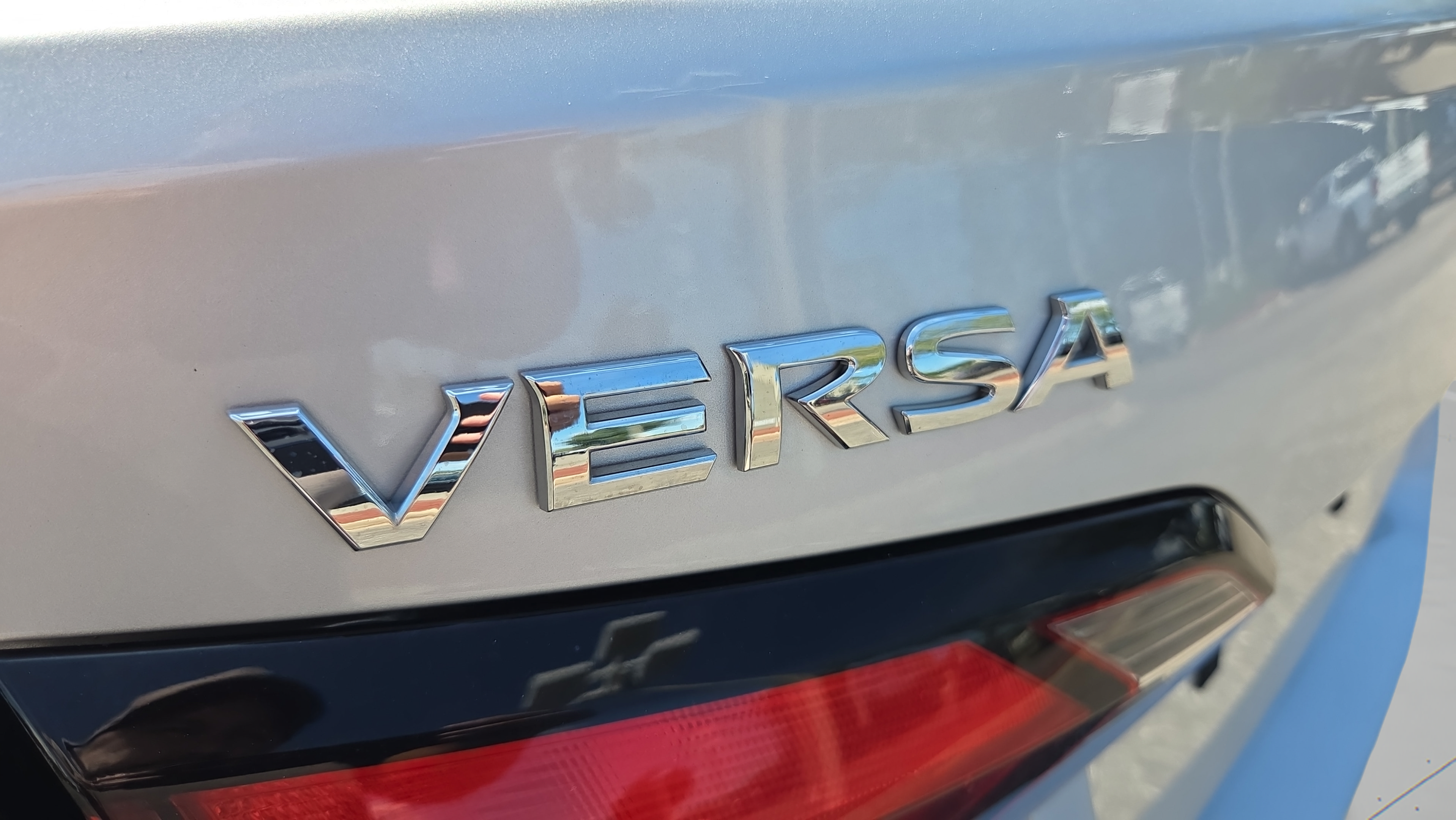 Used 2025 Nissan Versa SV FWD image 30