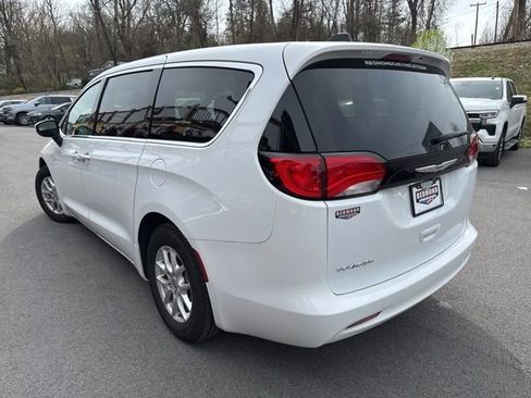 Used 2022 Chrysler Voyager LX image 6