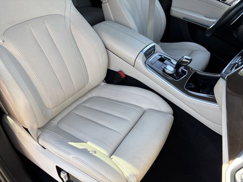 Used 2020 BMW X5 xDrive40i w/ Premium Package image 9