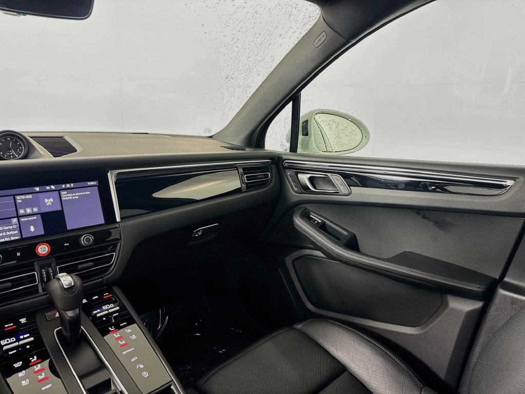 Certified 2026 Porsche Macan AWD/4WD image 24